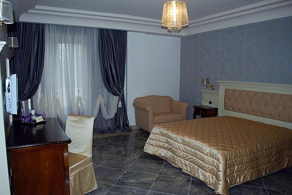 Regina Di Saba - Hotel Villa Per Ricevimenti Grottaminarda Chambre photo